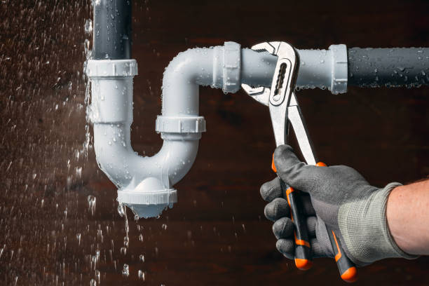 Professional Emergency Plumber technician working in Hamilton, NC